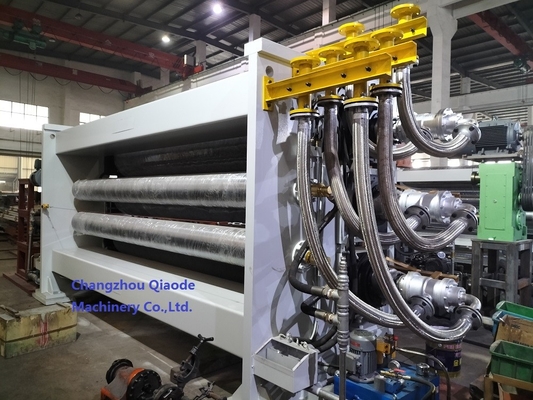 Τρία η χρήση ημερολογιακών μηχανών 520×3700 ρόλων διαμόρφωσε τη μη υφανθείσα συσκευασία υφάσματος